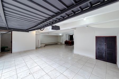 Casa para alugar com 400m², 4 quartos e 4 vagas Casa para alugar com 400m², 4 quartos e 4 vagasGaragem