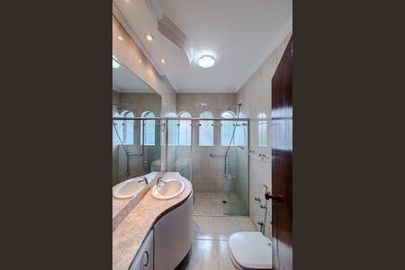 Casa para alugar com 400m², 4 quartos e 4 vagas Casa para alugar com 400m², 4 quartos e 4 vagasBanheiro