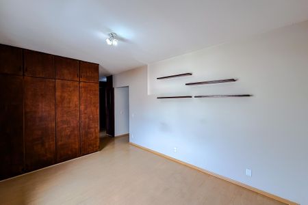Casa para alugar com 400m², 4 quartos e 4 vagas Casa para alugar com 400m², 4 quartos e 4 vagasQuarto 5 - Suíte