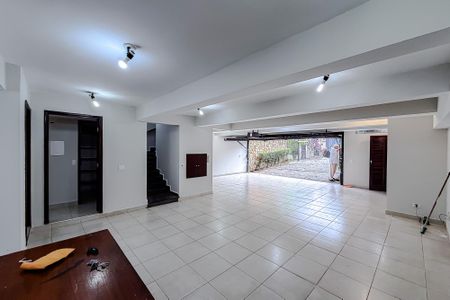 Casa para alugar com 400m², 4 quartos e 4 vagas Casa para alugar com 400m², 4 quartos e 4 vagasGaragem