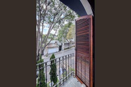 Casa para alugar com 400m², 4 quartos e 4 vagas Casa para alugar com 400m², 4 quartos e 4 vagasVaranda do Quarto 3