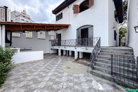 Casa para alugar com 400m², 4 quartos e 4 vagas Casa para alugar com 400m², 4 quartos e 4 vagasÁrea externa