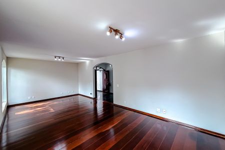 Casa para alugar com 400m², 4 quartos e 4 vagas Casa para alugar com 400m², 4 quartos e 4 vagasSala