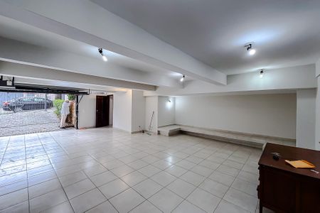 Casa para alugar com 400m², 4 quartos e 4 vagas Casa para alugar com 400m², 4 quartos e 4 vagasGaragem