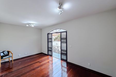 Casa para alugar com 400m², 4 quartos e 4 vagas Casa para alugar com 400m², 4 quartos e 4 vagasQuarto 1