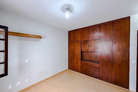 Casa para alugar com 400m², 4 quartos e 4 vagas Casa para alugar com 400m², 4 quartos e 4 vagasQuarto 4 - Suíte