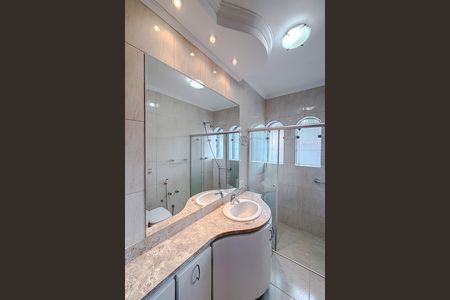 Casa para alugar com 400m², 4 quartos e 4 vagas Casa para alugar com 400m², 4 quartos e 4 vagasBanheiro
