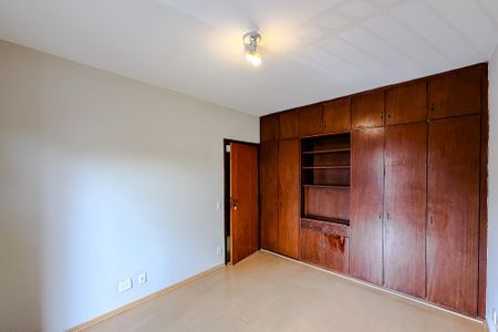 Casa para alugar com 400m², 4 quartos e 4 vagas Casa para alugar com 400m², 4 quartos e 4 vagasQuarto 2