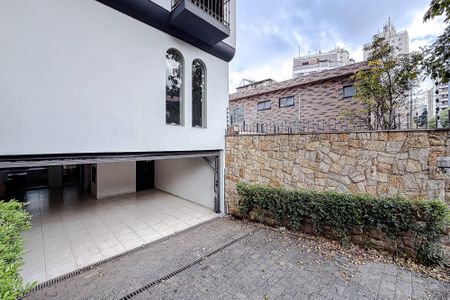 Casa para alugar com 400m², 4 quartos e 4 vagas Casa para alugar com 400m², 4 quartos e 4 vagasGaragem