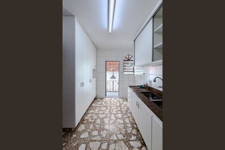 Casa para alugar com 400m², 4 quartos e 4 vagas Casa para alugar com 400m², 4 quartos e 4 vagasCozinha