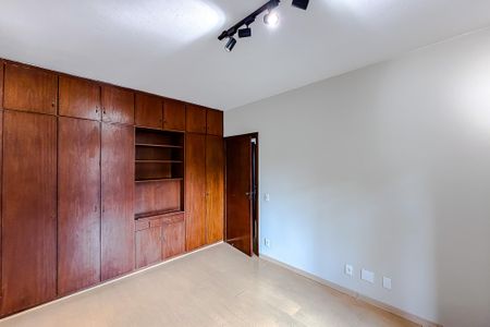Casa para alugar com 400m², 4 quartos e 4 vagas Casa para alugar com 400m², 4 quartos e 4 vagasQuarto 3