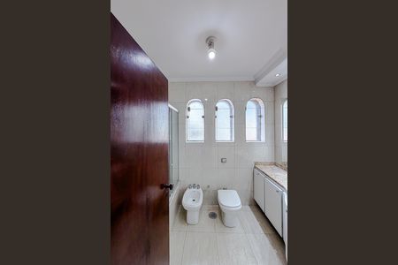 Casa para alugar com 400m², 4 quartos e 4 vagas Casa para alugar com 400m², 4 quartos e 4 vagasBanheiro da Suíte