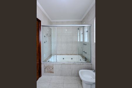 Casa para alugar com 400m², 4 quartos e 4 vagas Casa para alugar com 400m², 4 quartos e 4 vagasBanheiro da Suíte