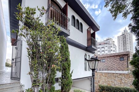 Casa para alugar com 400m², 4 quartos e 4 vagas Casa para alugar com 400m², 4 quartos e 4 vagasGaragem