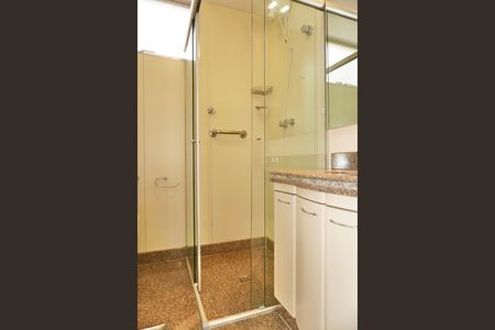 Apartamento para alugar com 120m², 3 quartos e 1 vagaSuíte - Banheiro 