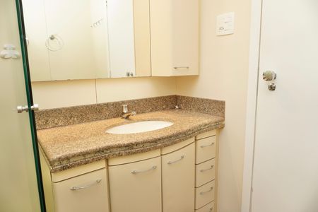 Apartamento para alugar com 120m², 3 quartos e 1 vagaSuíte - Banheiro 