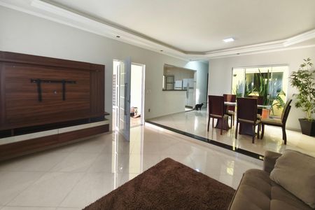Casa à venda com 300m², 3 quartos e 4 vagas Casa à venda com 300m², 3 quartos e 4 vagasSala de Estar