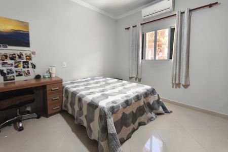 Casa à venda com 300m², 3 quartos e 4 vagas Casa à venda com 300m², 3 quartos e 4 vagasSuíte