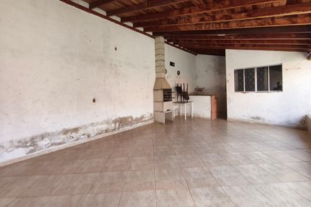 Casa à venda com 300m², 3 quartos e 4 vagas Casa à venda com 300m², 3 quartos e 4 vagasQuintal