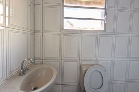 Casa à venda com 300m², 3 quartos e 4 vagas Casa à venda com 300m², 3 quartos e 4 vagasBanheiro de serviço