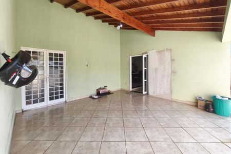 Casa à venda com 300m², 3 quartos e 4 vagas Casa à venda com 300m², 3 quartos e 4 vagasQuintal - Garagem