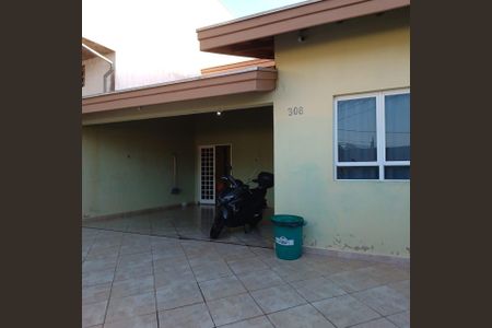 Casa à venda com 300m², 3 quartos e 4 vagas Casa à venda com 300m², 3 quartos e 4 vagasÁrea externa