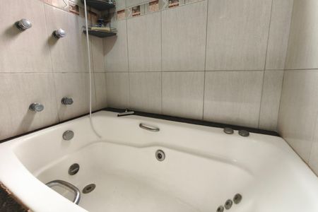 Casa à venda com 300m², 3 quartos e 4 vagas Casa à venda com 300m², 3 quartos e 4 vagasBanheiro Suíte