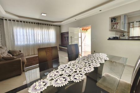 Casa à venda com 300m², 3 quartos e 4 vagas Casa à venda com 300m², 3 quartos e 4 vagasSala de Jantar