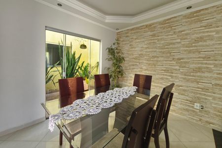 Casa à venda com 300m², 3 quartos e 4 vagas Casa à venda com 300m², 3 quartos e 4 vagasSala de Jantar