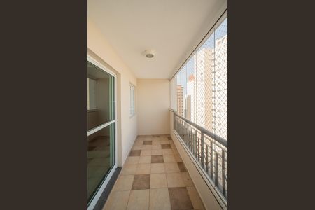 Apartamento à venda com 105m², 3 quartos e 2 vagas Apartamento à venda com 105m², 3 quartos e 2 vagasVaranda