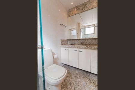 Apartamento à venda com 172m², 4 quartos e 3 vagas Apartamento à venda com 172m², 4 quartos e 3 vagasBanheiro da Suíte 2
