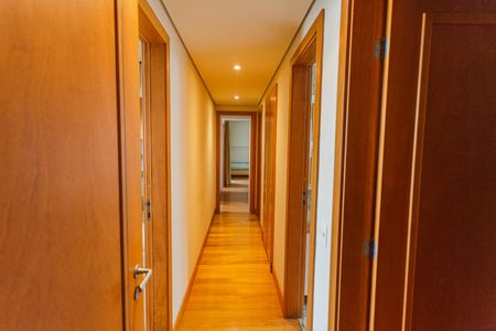 Apartamento à venda com 172m², 4 quartos e 3 vagas Apartamento à venda com 172m², 4 quartos e 3 vagasCorredor