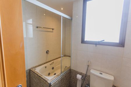 Apartamento à venda com 172m², 4 quartos e 3 vagas Apartamento à venda com 172m², 4 quartos e 3 vagasBanheiro da Suíte 1