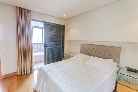 Apartamento à venda com 172m², 4 quartos e 3 vagas Apartamento à venda com 172m², 4 quartos e 3 vagasSuíte 1