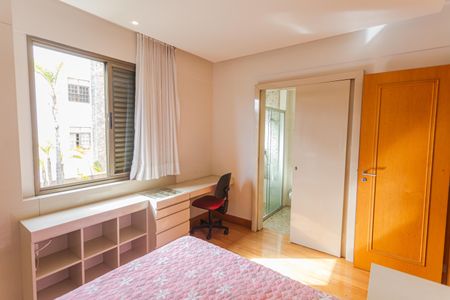 Apartamento à venda com 172m², 4 quartos e 3 vagas Apartamento à venda com 172m², 4 quartos e 3 vagasSuíte 2