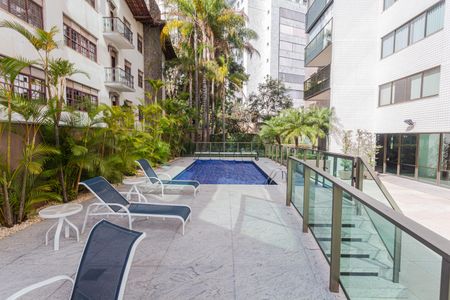 Apartamento à venda com 172m², 4 quartos e 3 vagas Apartamento à venda com 172m², 4 quartos e 3 vagasÁrea comum - Piscina