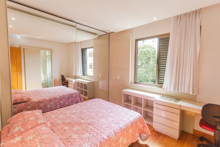 Apartamento à venda com 172m², 4 quartos e 3 vagas Apartamento à venda com 172m², 4 quartos e 3 vagasSuíte 2