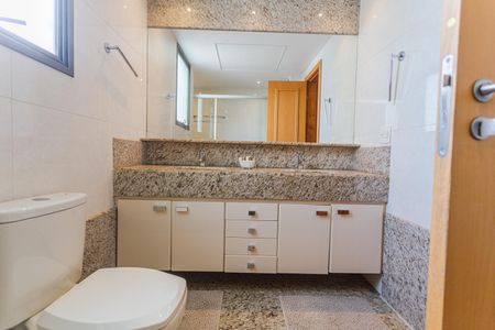Banheiro da Suíte 1 de apartamento à venda com 4 quartos, 172m² em Sion, Belo Horizonte
