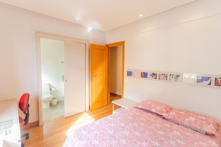 Apartamento à venda com 172m², 4 quartos e 3 vagas Apartamento à venda com 172m², 4 quartos e 3 vagasSuíte 2