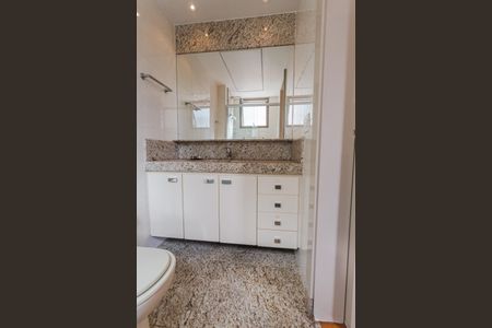 Apartamento à venda com 172m², 4 quartos e 3 vagas Apartamento à venda com 172m², 4 quartos e 3 vagasBanheiro da Suíte 2
