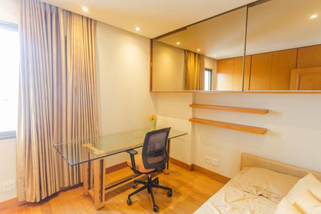 Apartamento à venda com 172m², 4 quartos e 3 vagas Apartamento à venda com 172m², 4 quartos e 3 vagasQuarto 3