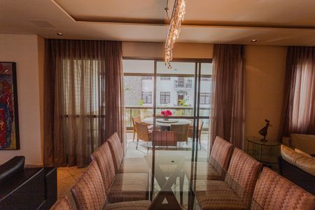 Apartamento à venda com 172m², 4 quartos e 3 vagas Apartamento à venda com 172m², 4 quartos e 3 vagasVaranda na Sala