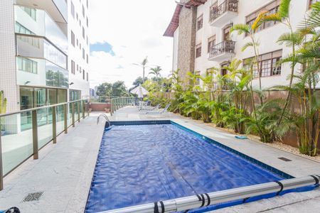 Apartamento à venda com 172m², 4 quartos e 3 vagas Apartamento à venda com 172m², 4 quartos e 3 vagasÁrea comum - Piscina