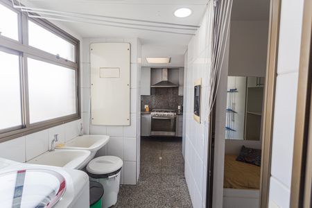 Apartamento à venda com 172m², 4 quartos e 3 vagas Apartamento à venda com 172m², 4 quartos e 3 vagasÁrea de Serviço