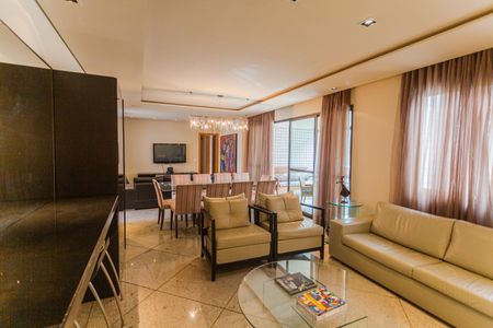 Apartamento à venda com 172m², 4 quartos e 3 vagas Apartamento à venda com 172m², 4 quartos e 3 vagasSala