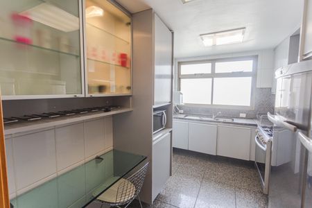 Apartamento à venda com 172m², 4 quartos e 3 vagas Apartamento à venda com 172m², 4 quartos e 3 vagasCozinha