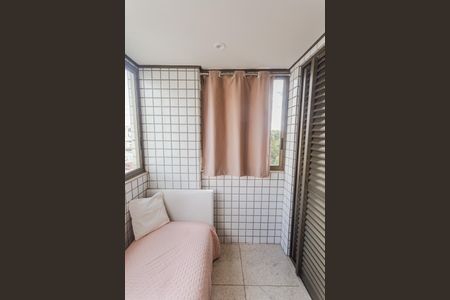 Apartamento à venda com 172m², 4 quartos e 3 vagas Apartamento à venda com 172m², 4 quartos e 3 vagasVaranda da Suíte 1