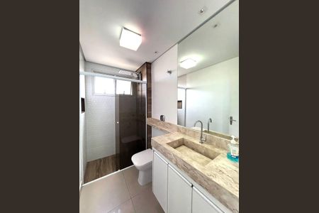 Apartamento para alugar com 68m², 2 quartos e 2 vagas Apartamento para alugar com 68m², 2 quartos e 2 vagasBanheiro