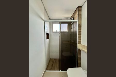 Apartamento para alugar com 68m², 2 quartos e 2 vagas Apartamento para alugar com 68m², 2 quartos e 2 vagasBanheiro