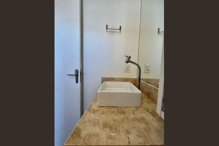 Apartamento para alugar com 68m², 2 quartos e 2 vagas Apartamento para alugar com 68m², 2 quartos e 2 vagasBanheiro da Suíte